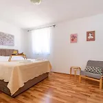 Anura * Brisevo