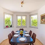 Anura Villa