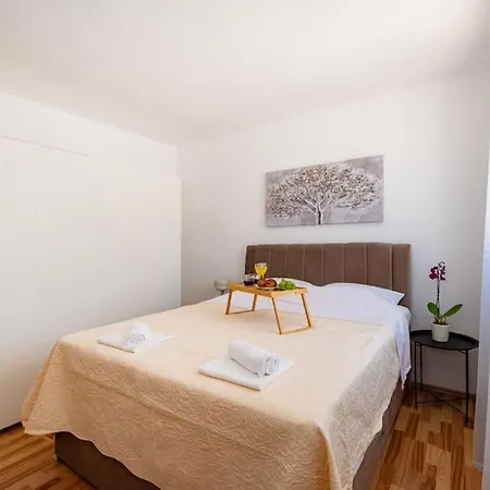 Anura Villa