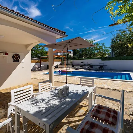 Villa Anura