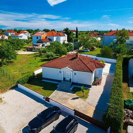 Anura Villa