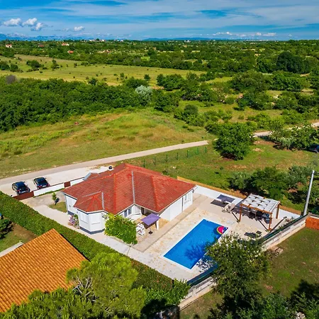 Villa Anura *