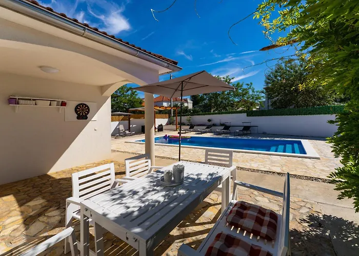 Villa Anura